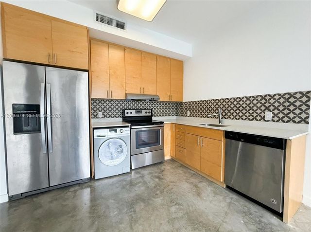 761 NW 1st St 302, Miami, FL 33128