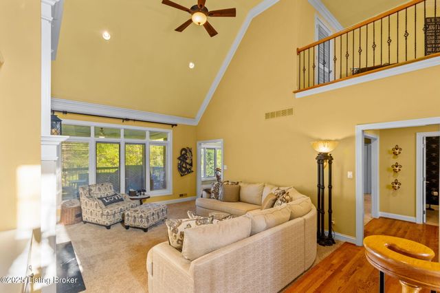 8809 Duck Crossing Ln, Louisville, KY 40291