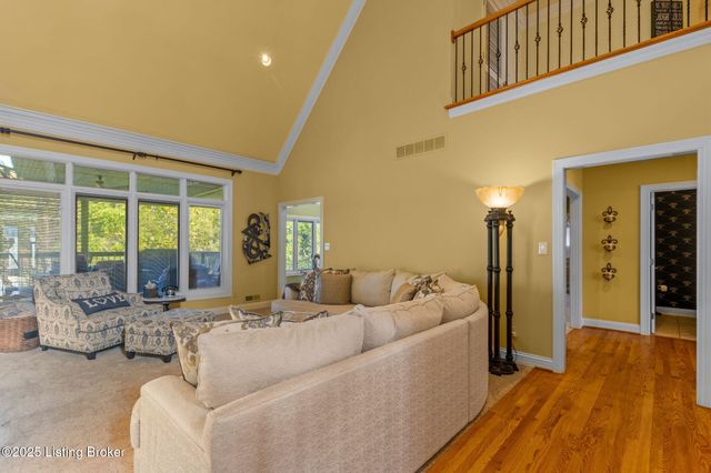 8809 Duck Crossing Ln, Louisville, KY 40291