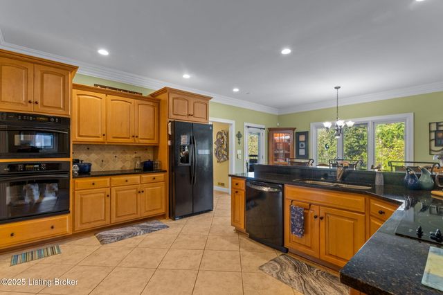 8809 Duck Crossing Ln, Louisville, KY 40291