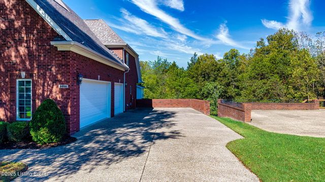 8809 Duck Crossing Ln, Louisville, KY 40291