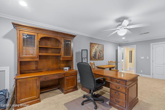 8809 Duck Crossing Ln, Louisville, KY 40291