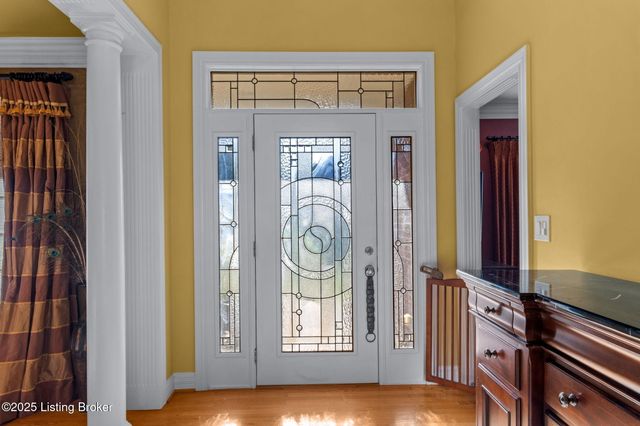 8809 Duck Crossing Ln, Louisville, KY 40291