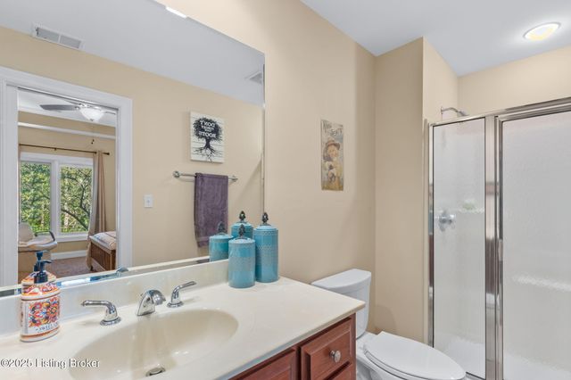 8809 Duck Crossing Ln, Louisville, KY 40291