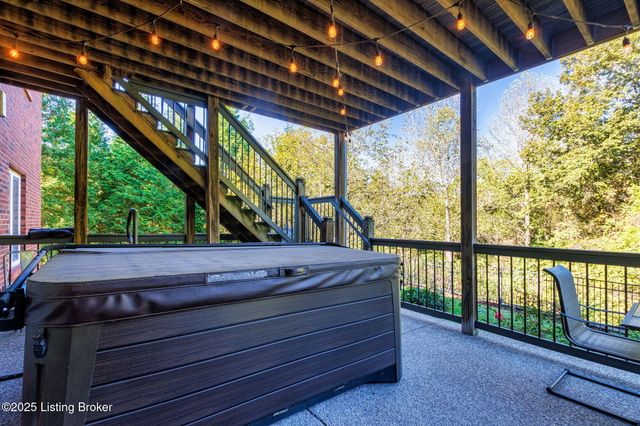 8809 Duck Crossing Ln, Louisville, KY 40291