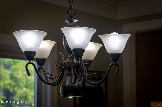 8809 Duck Crossing Ln, Louisville, KY 40291