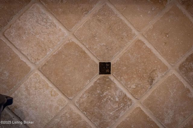 8809 Duck Crossing Ln, Louisville, KY 40291