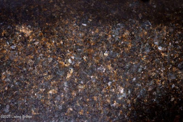 8809 Duck Crossing Ln, Louisville, KY 40291