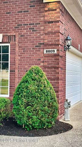 8809 Duck Crossing Ln, Louisville, KY 40291