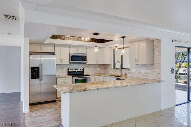 233 SW 42nd TER, Cape Coral, FL 33914