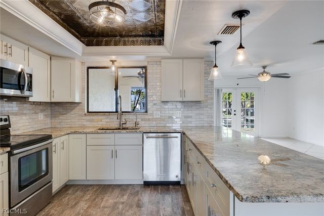 233 SW 42nd TER, Cape Coral, FL 33914