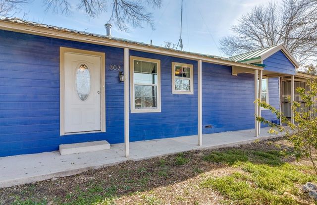 303 S Russell Street, Alvarado, TX 76009