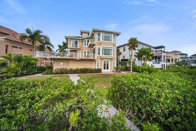 208 San Mateo DR, Bonita Springs, FL 34134