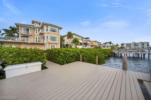 208 San Mateo DR, Bonita Springs, FL 34134