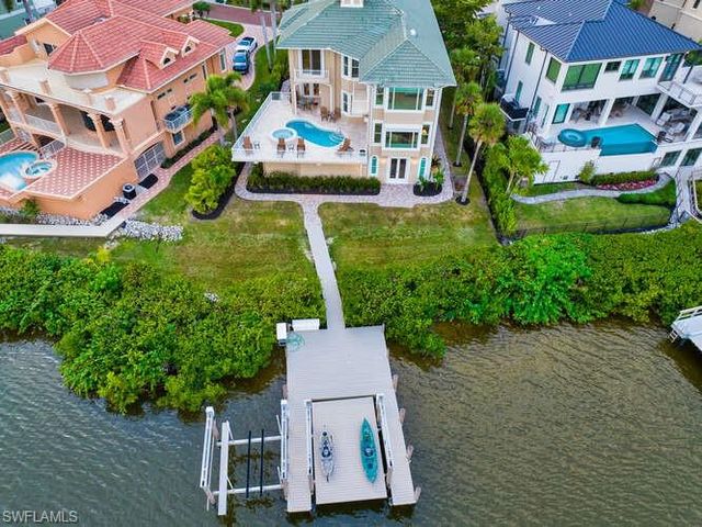 208 San Mateo DR, Bonita Springs, FL 34134