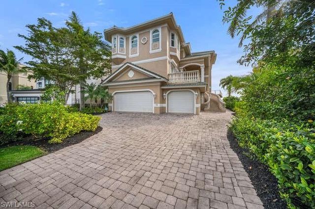 208 San Mateo DR, Bonita Springs, FL 34134