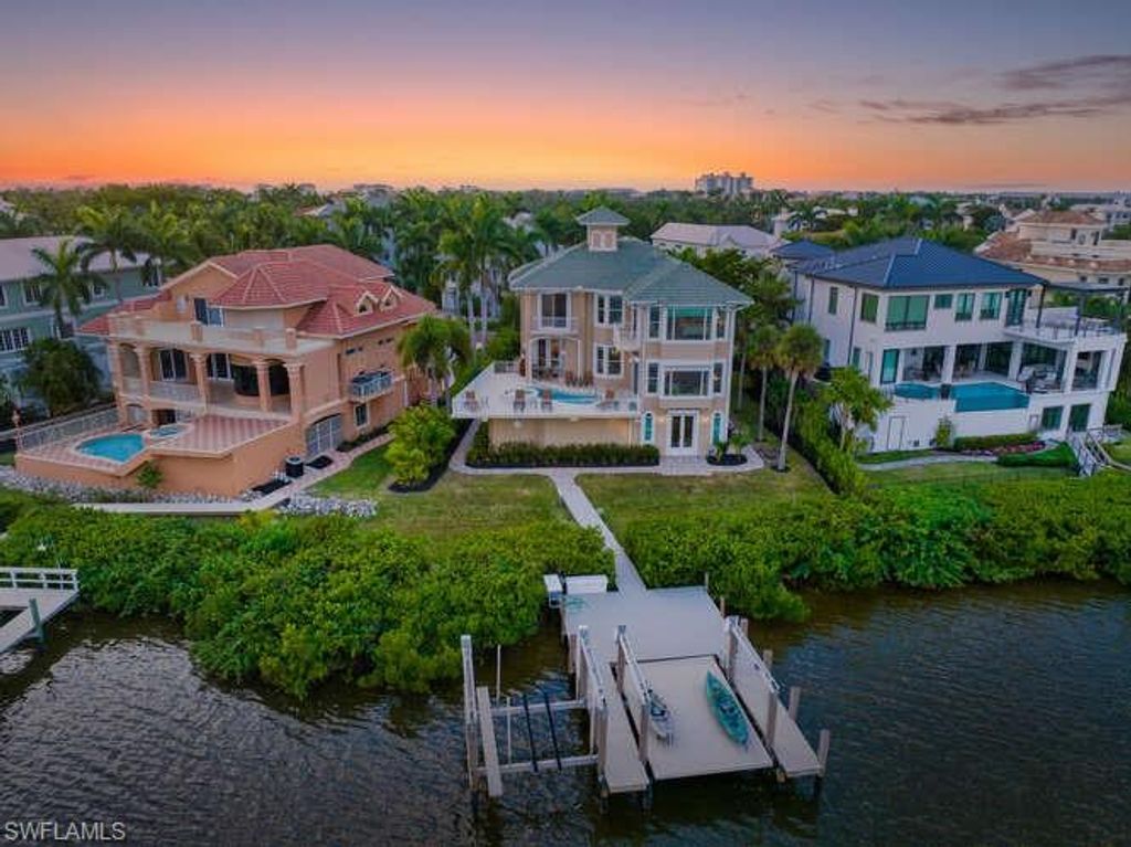 208 San Mateo DR, Bonita Springs, FL 34134