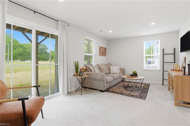 273 Falcon AVE, Portsmouth, VA 23701