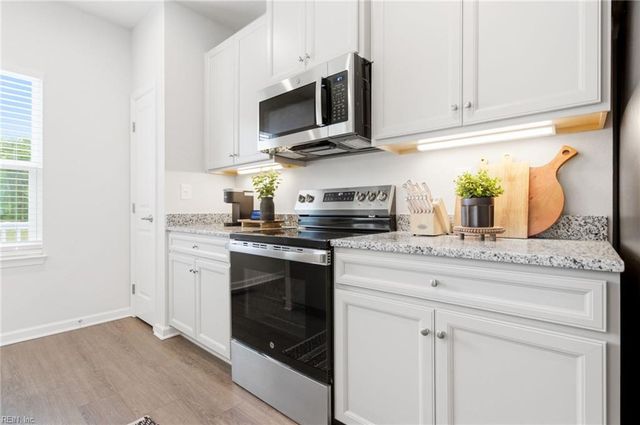 273 Falcon AVE, Portsmouth, VA 23701