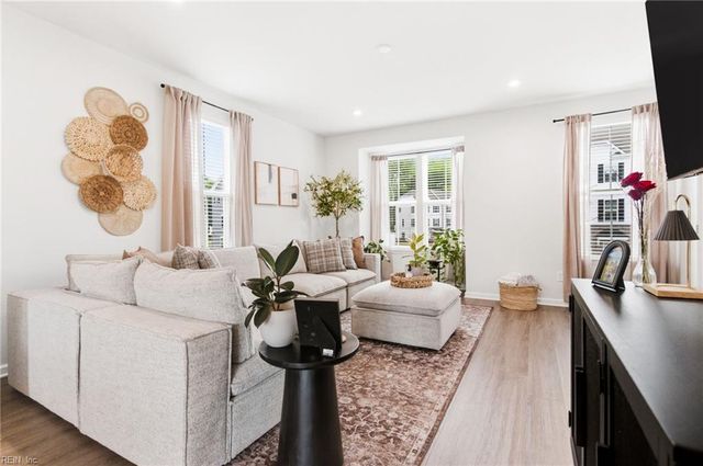 273 Falcon AVE, Portsmouth, VA 23701