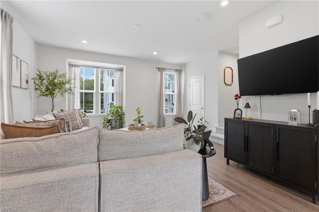 273 Falcon AVE, Portsmouth, VA 23701