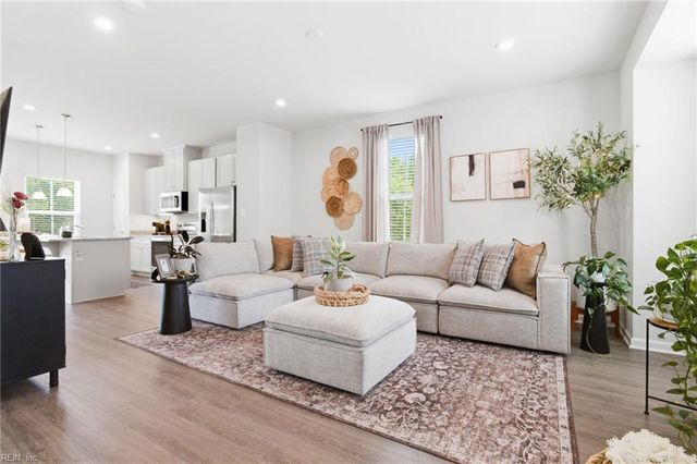 273 Falcon AVE, Portsmouth, VA 23701