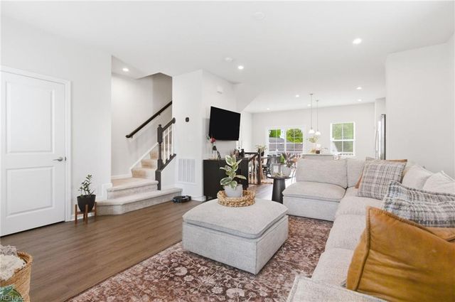 273 Falcon AVE, Portsmouth, VA 23701