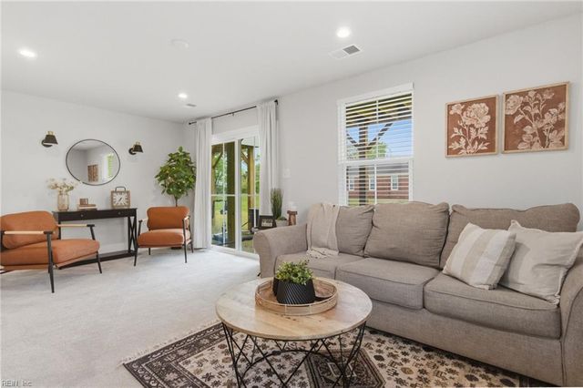 273 Falcon AVE, Portsmouth, VA 23701