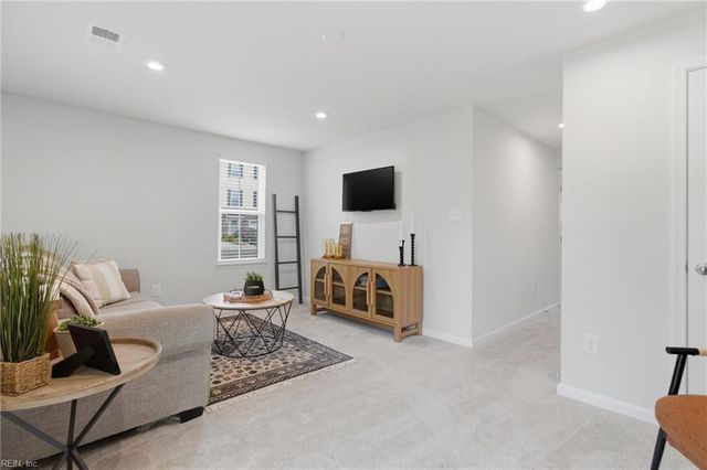 273 Falcon AVE, Portsmouth, VA 23701