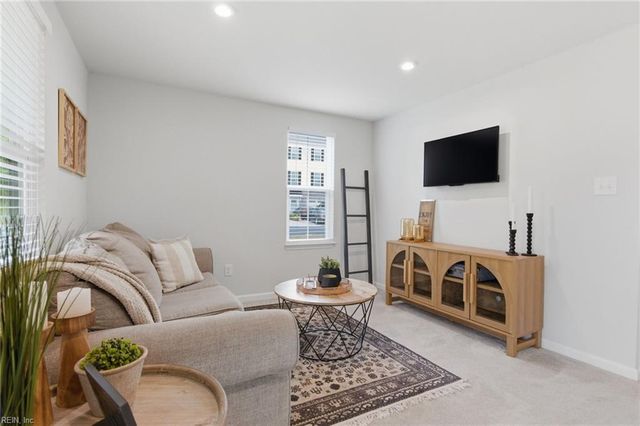 273 Falcon AVE, Portsmouth, VA 23701