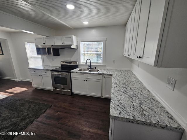 317 S FERN Street, San Mateo, FL 32187