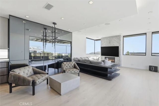 300 25th Street, Manhattan Beach, CA 90266