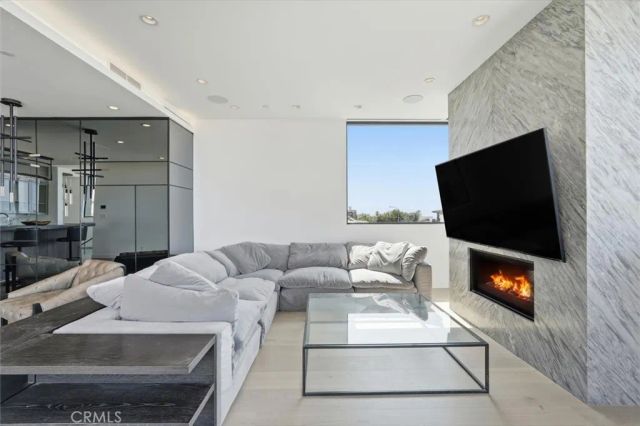 300 25th Street, Manhattan Beach, CA 90266