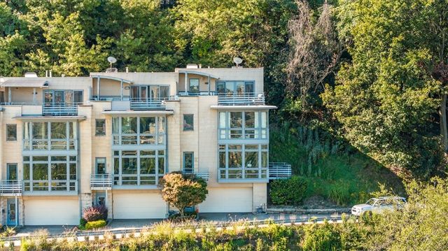 46 Windom Hill Pl, Mt Washington, PA 15203