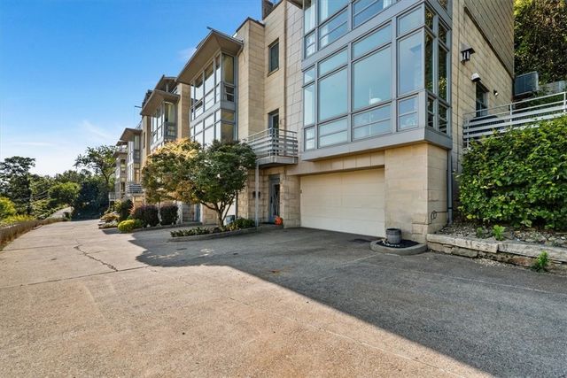 46 Windom Hill Pl, Mt Washington, PA 15203