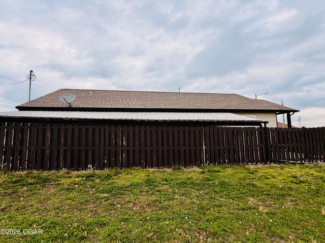 2502 S Empire Avenue, Joplin, MO 64804