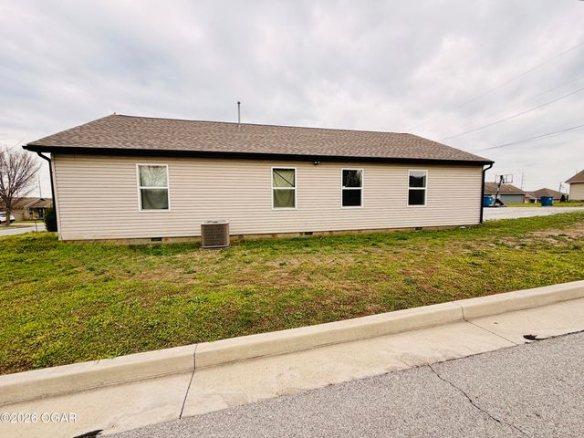 2502 S Empire Avenue, Joplin, MO 64804