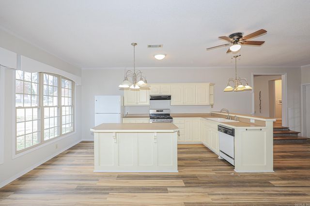 2521 NORTHSHORE, Benton, AR 72015