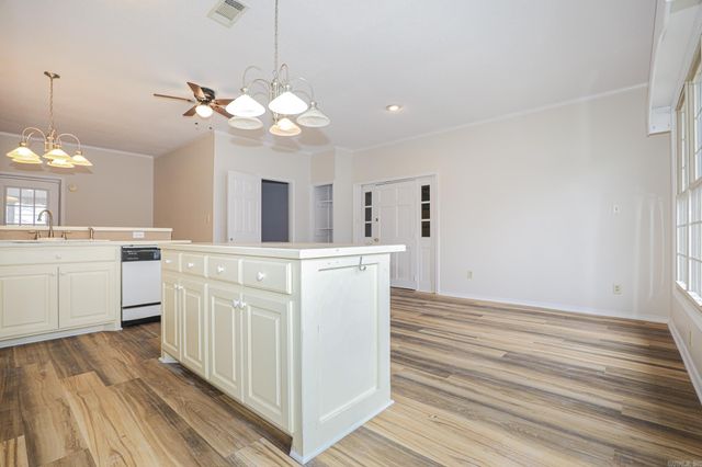 2521 NORTHSHORE, Benton, AR 72015