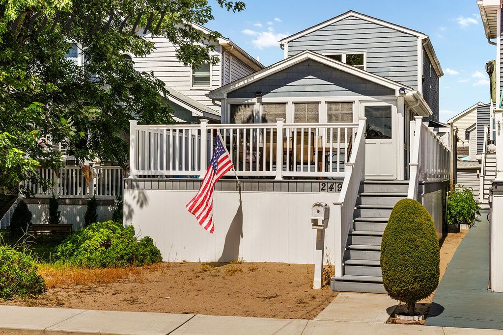 2-49 Hillside Avenue, New York City, NY 11697