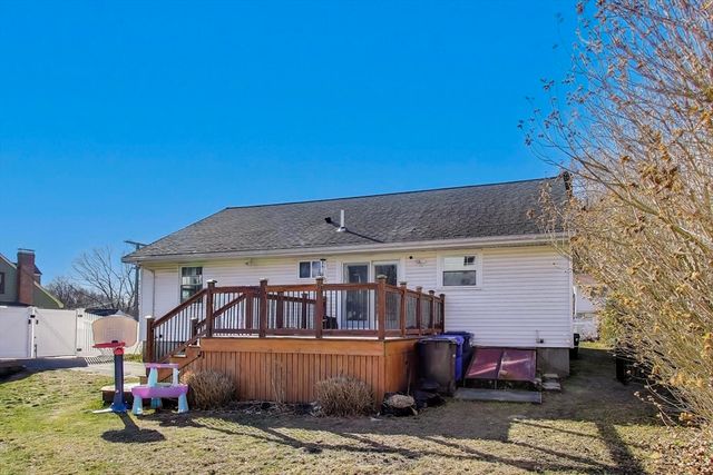 76 Dale St, Boston, MA 02131