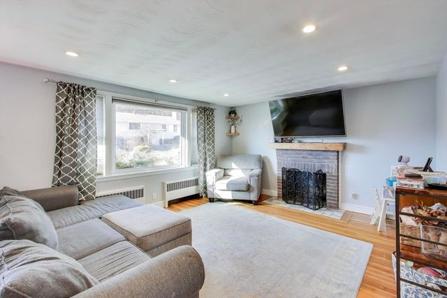 76 Dale St, Boston, MA 02131