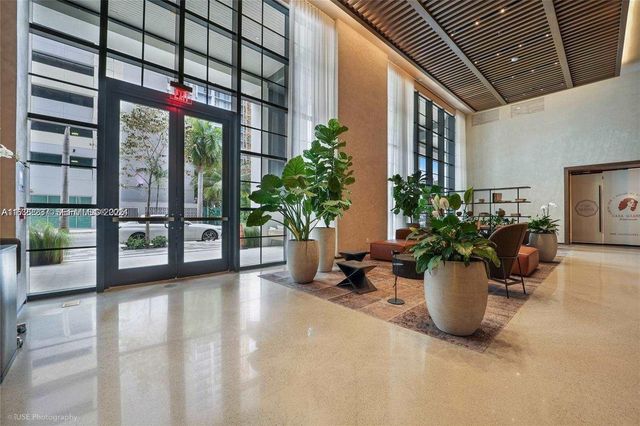 159 NE 6 3913, Miami, FL 33132