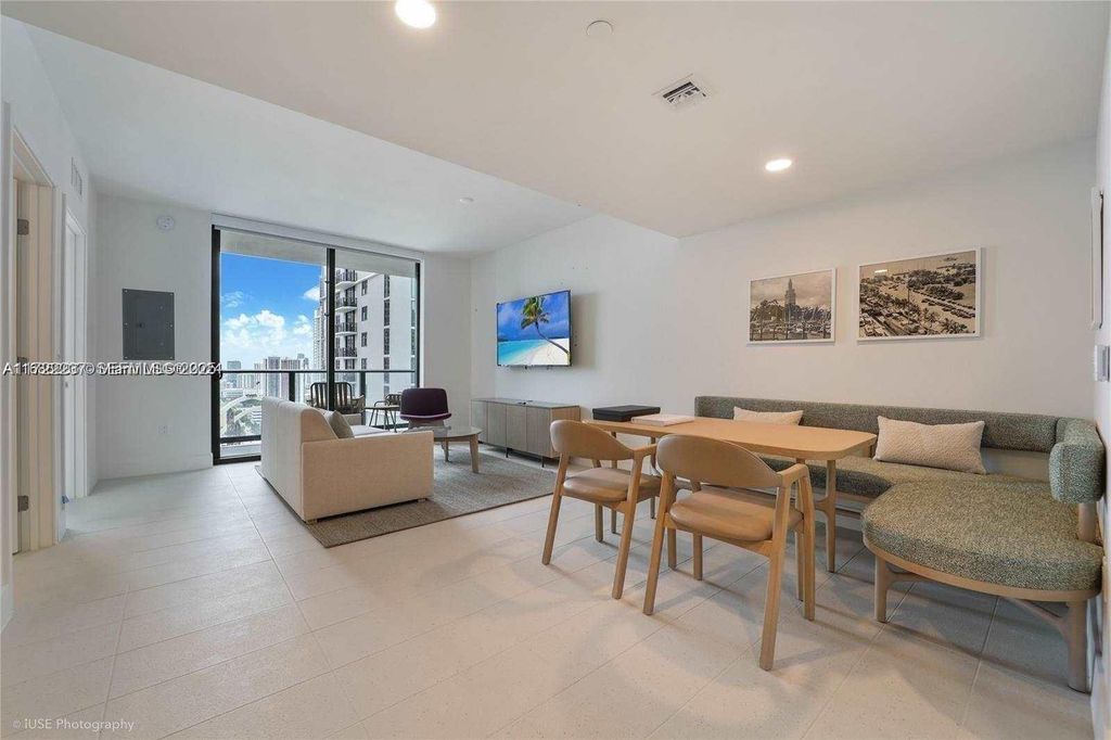 159 NE 6 3913, Miami, FL 33132