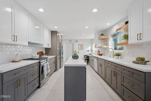 6043 Mary Ellen Avenue, Valley Glen, CA 91401