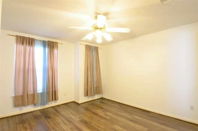 2710 Grants Lake Boulevard L10, Sugar Land, TX 77479