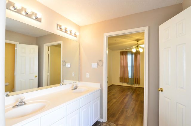 2710 Grants Lake Boulevard L10, Sugar Land, TX 77479