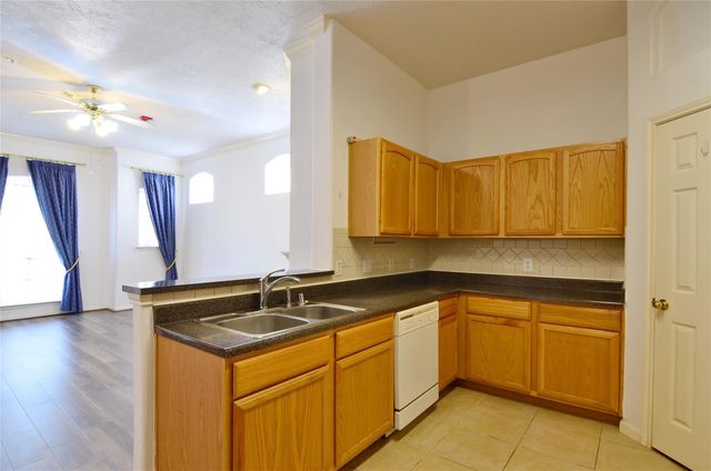 2710 Grants Lake Boulevard L10, Sugar Land, TX 77479