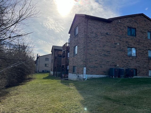 9512 Woodland Hills Drive, West Chester, OH 45011