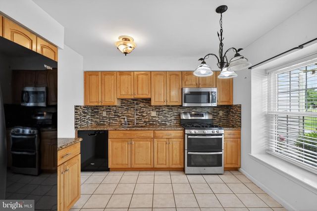 13 ASHFORD CT, Robbinsville, NJ 08691